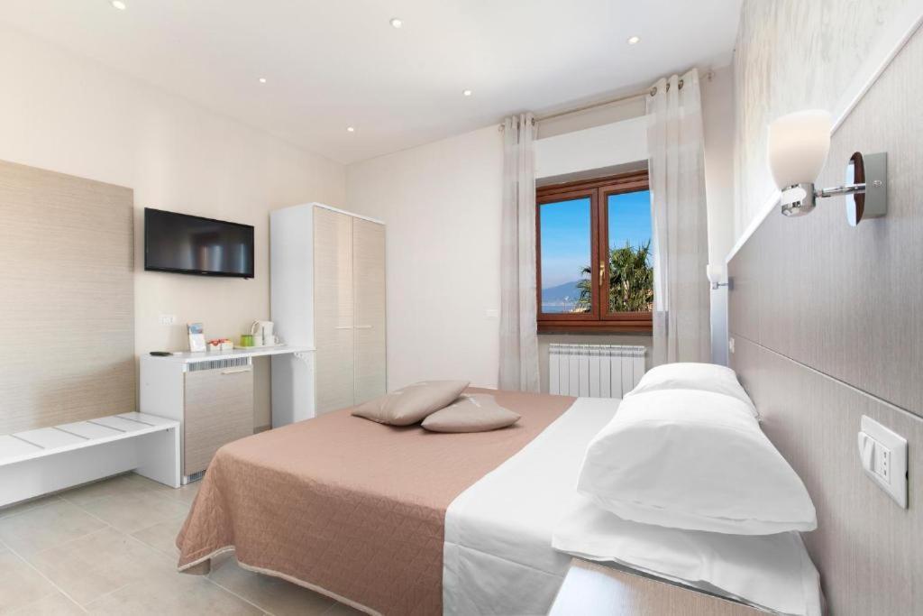 Sun And Sea Vacation Hotel Sorrento Esterno foto